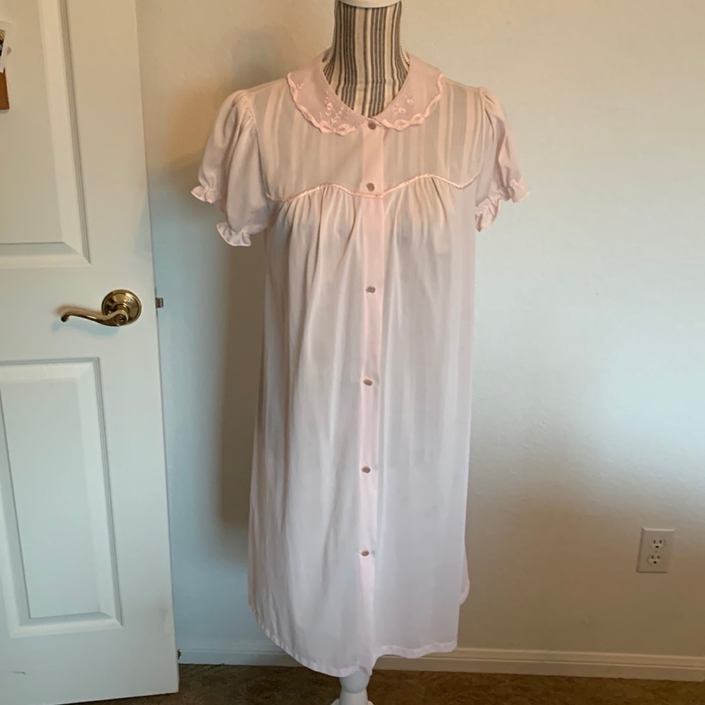 Sweet pink vintage nylon button up short robe size small